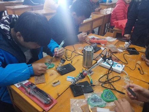 机械系化机专业课题实训小成果展示 创新机电教学器材的实践探索